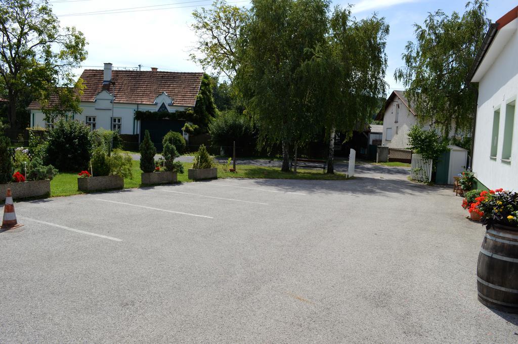 Frühstückspension Sterr Strebersdorf Exterior foto